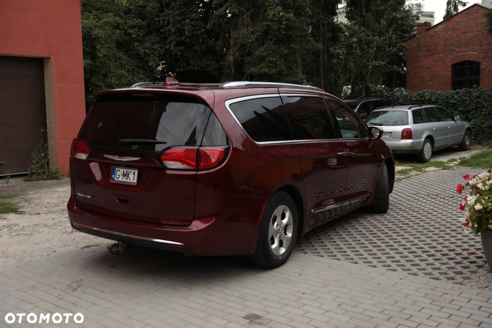 Chrysler Pacifica - 4