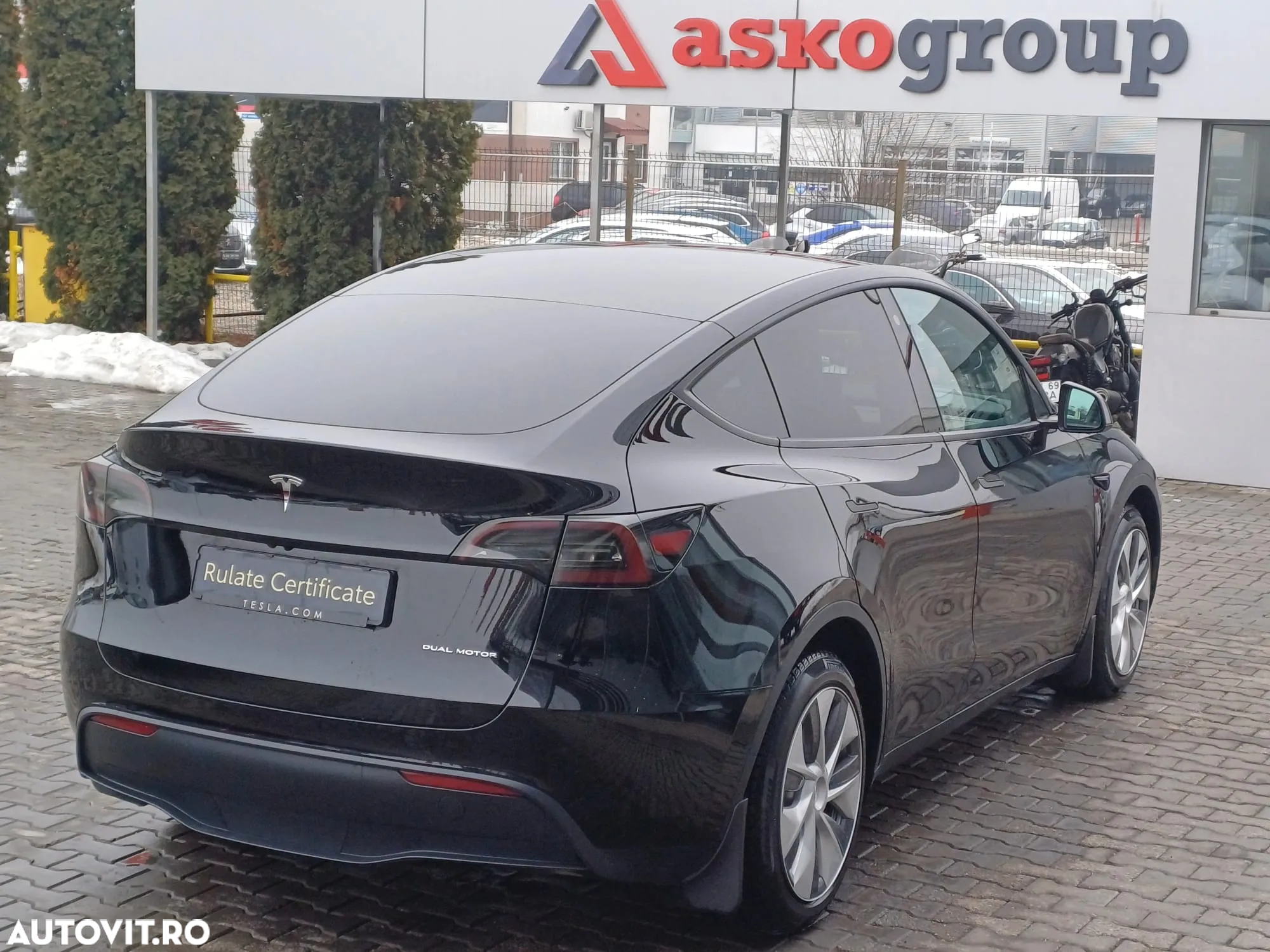 Tesla Model Y - 4
