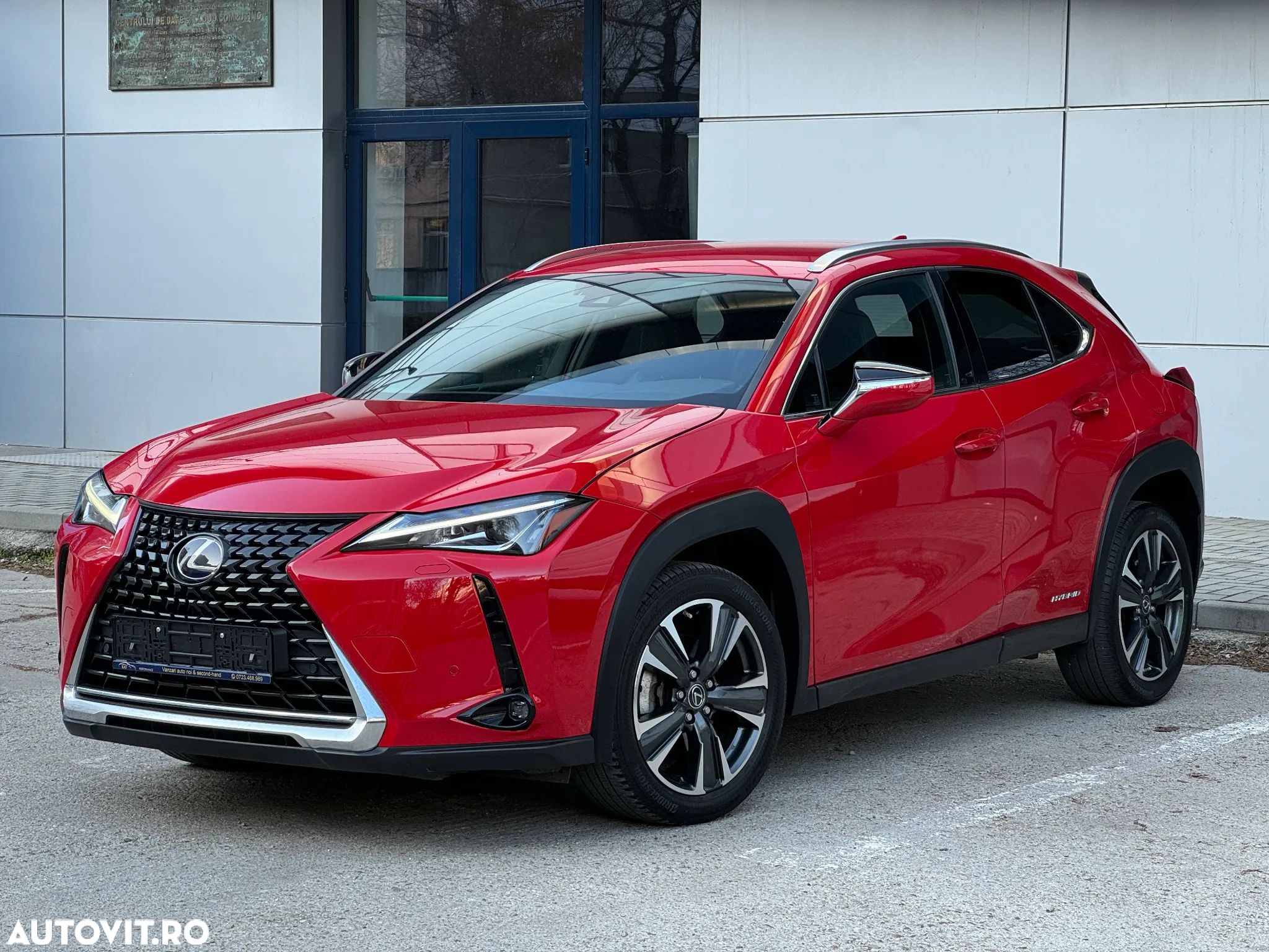 Lexus UX 250h 2.0L HEV 20H- (178 HP) 4X2 CVT Executive - 1