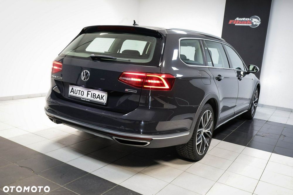Volkswagen Passat - 12