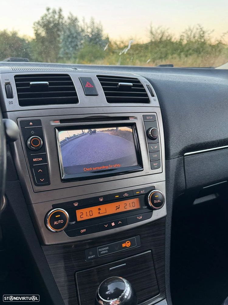 Toyota Avensis SW 2.0 D-4D Comfort - 6
