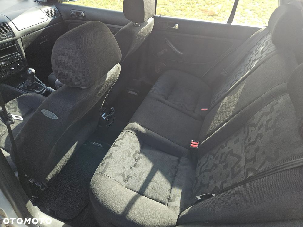 Volkswagen Golf 1.6 Basis - 26