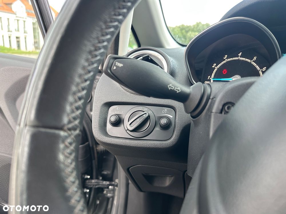 Ford Fiesta - 25