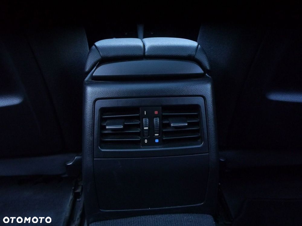 BMW Seria 3 318i Edition Sport - 30