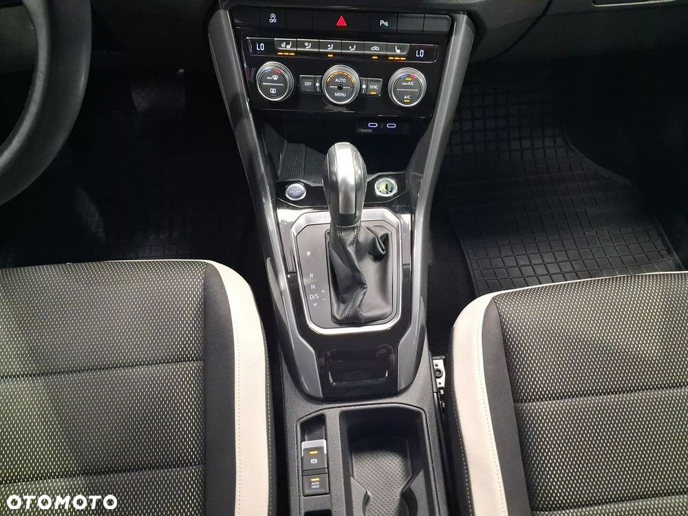 Volkswagen T-Roc - 22