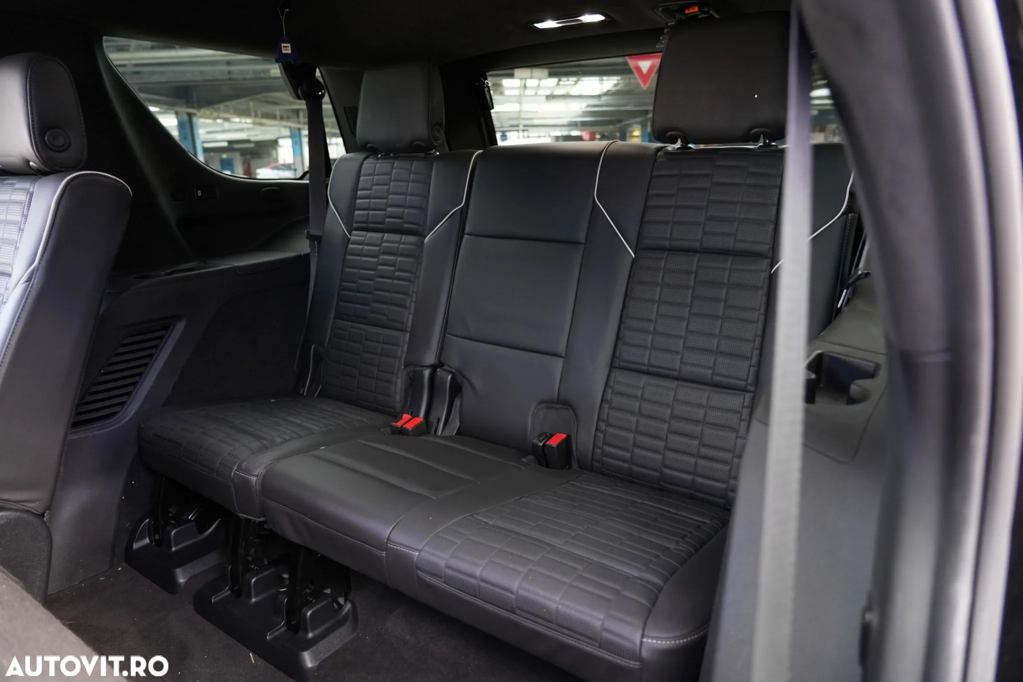 Cadillac Escalade - 15