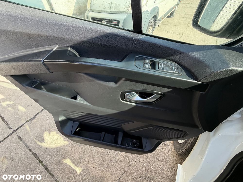 Renault TRAFIC BOGATA WERSJA!! Martwe pole, Park Assist, NAWIGACJA KLIMATYZACJA TEMPOMAT, świeżo sprowadzony, OKAZJA !!!! - 16