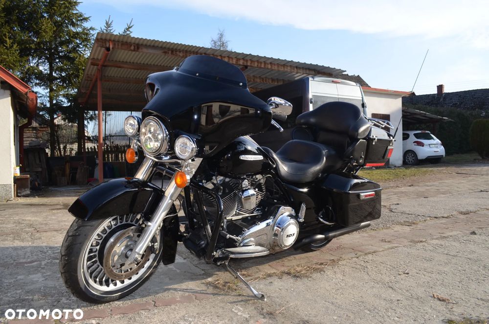 Harley-Davidson Touring Street Glide - 12