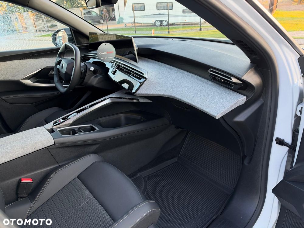 Peugeot 5008 1.2 PureTech mHEV Allure Pack S&S e-DCS6 - 18