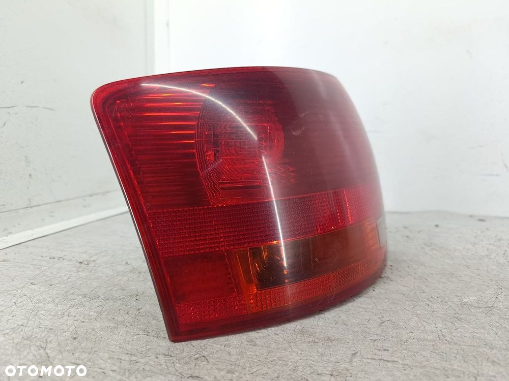 LAMPA TYLNA LEWA W KLAPE AUDI A4 B7 8E9945095.C KOMBI - 4