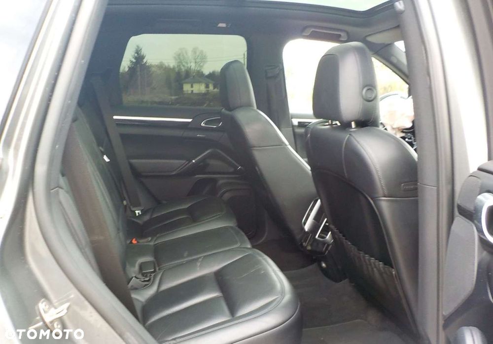Porsche Cayenne - 22