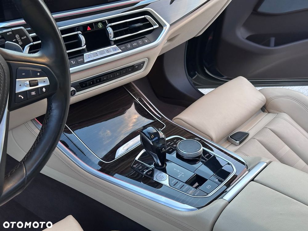 BMW X5 xDrive40i - 8