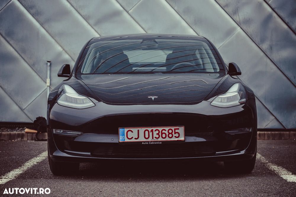 Tesla Model 3 - 1