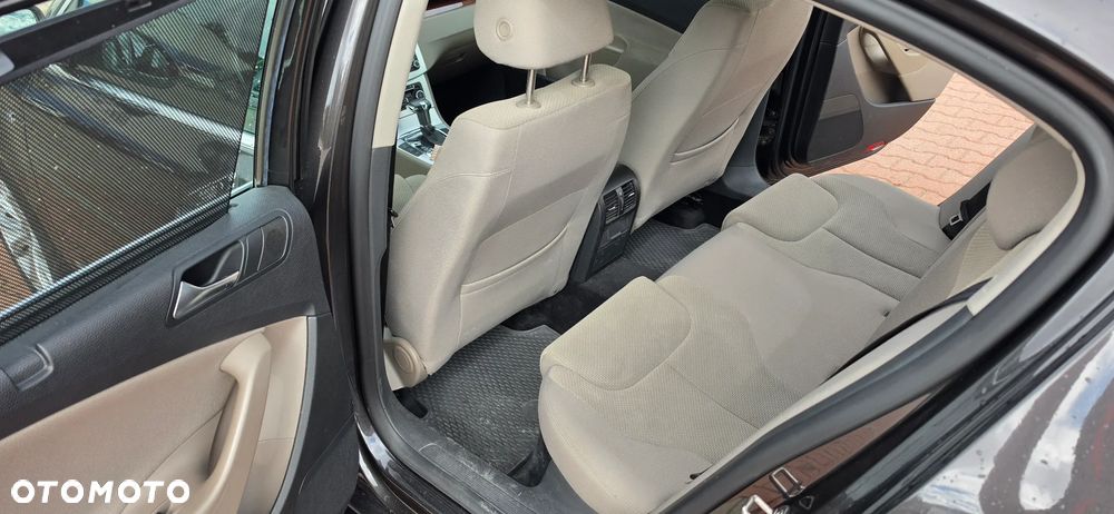 Volkswagen Passat 2.0 TDI Comfortline R-Style DSG - 18