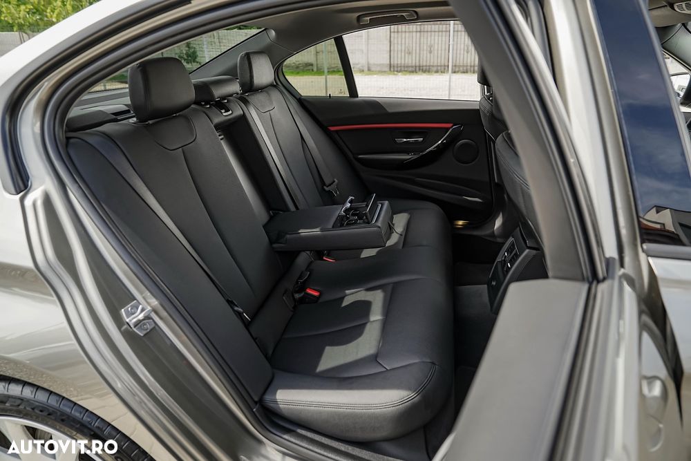 BMW Seria 3 320d Aut. Sport Line - 14