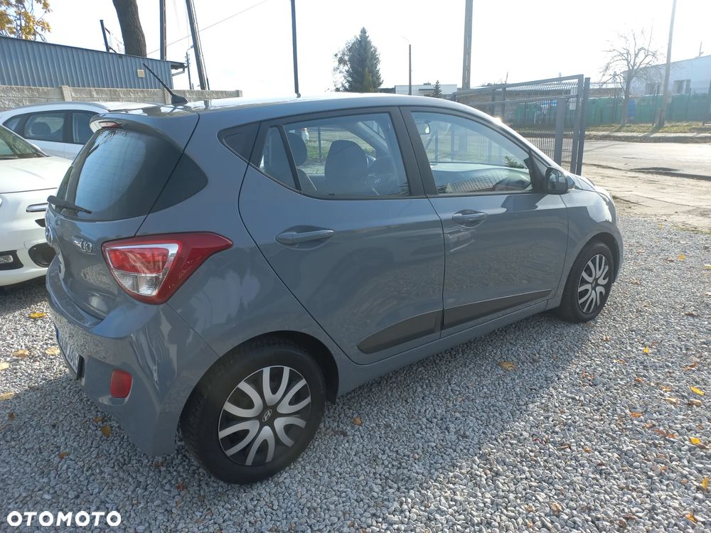 Hyundai i10 1.0 Fifa World Cup Edition - 11