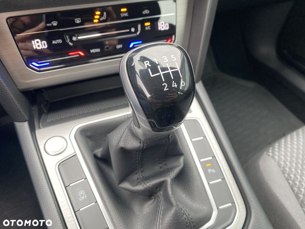 Volkswagen Passat - 23