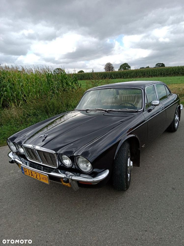 Jaguar XJ - 8