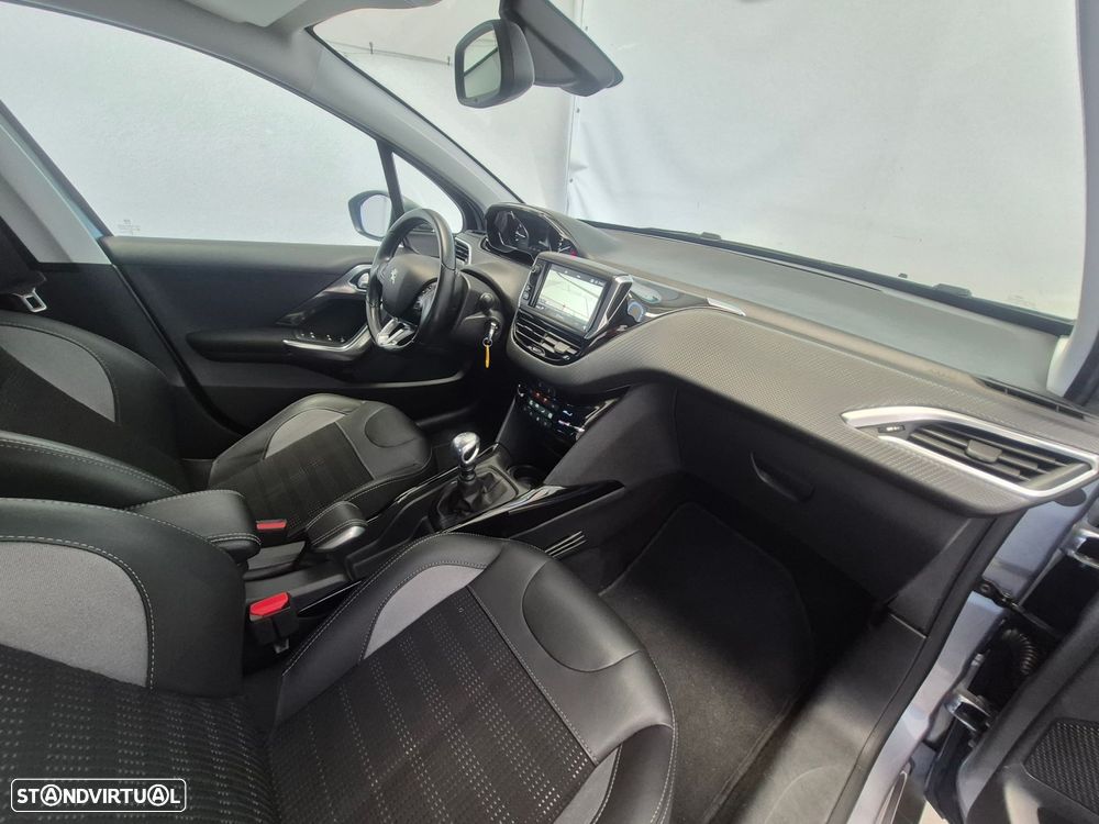 Peugeot 2008 1.2 PureTech Allure - 24