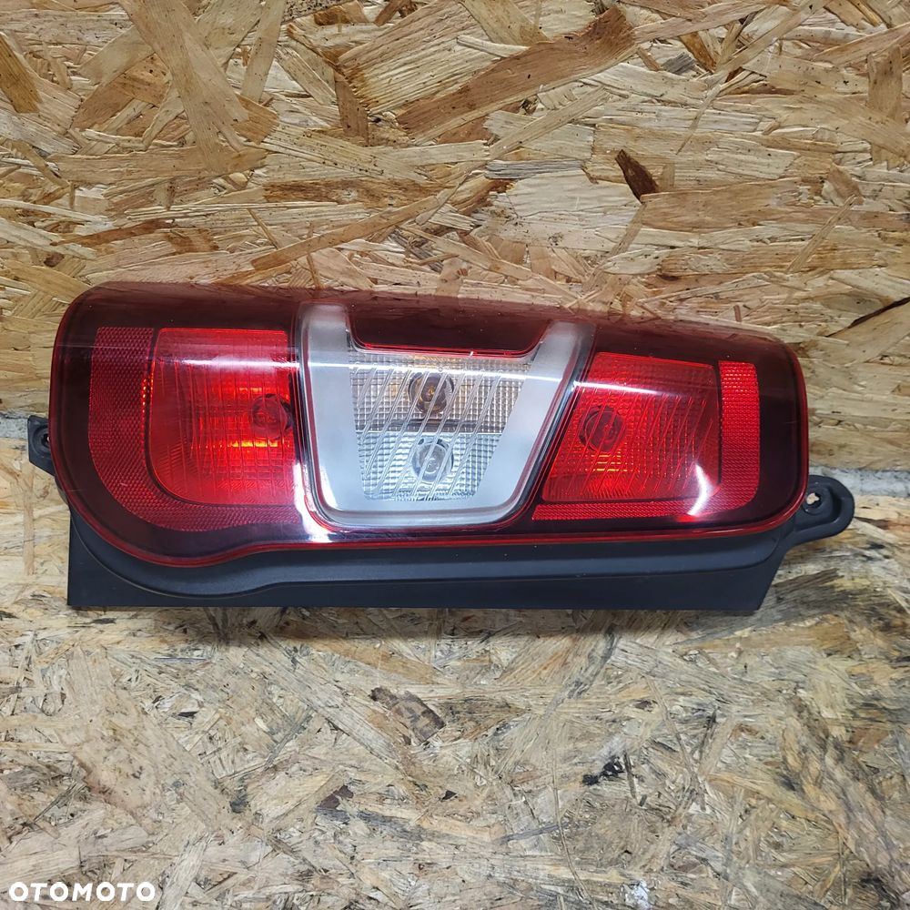 OPEL COMBO E CITROEN BERLINGO TOYOTA PROACE CITY LAMPA LEWA TYŁ