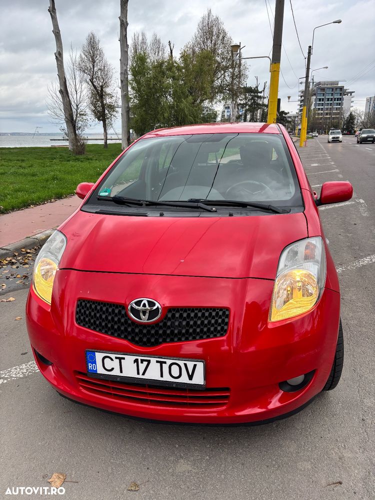 Toyota Yaris 1.3 Aut Luna - 1