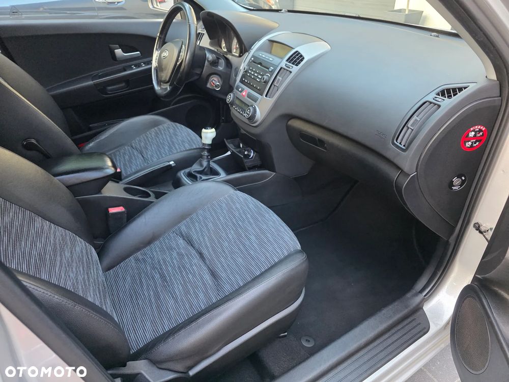 Kia Ceed - 29