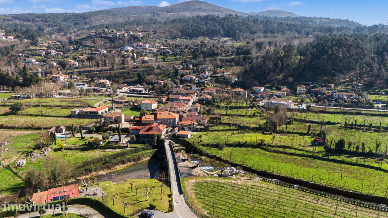 Moradia em pedra para reconstrução com projeto hoteleiro aprovado em A - Grande imagem: 4/40