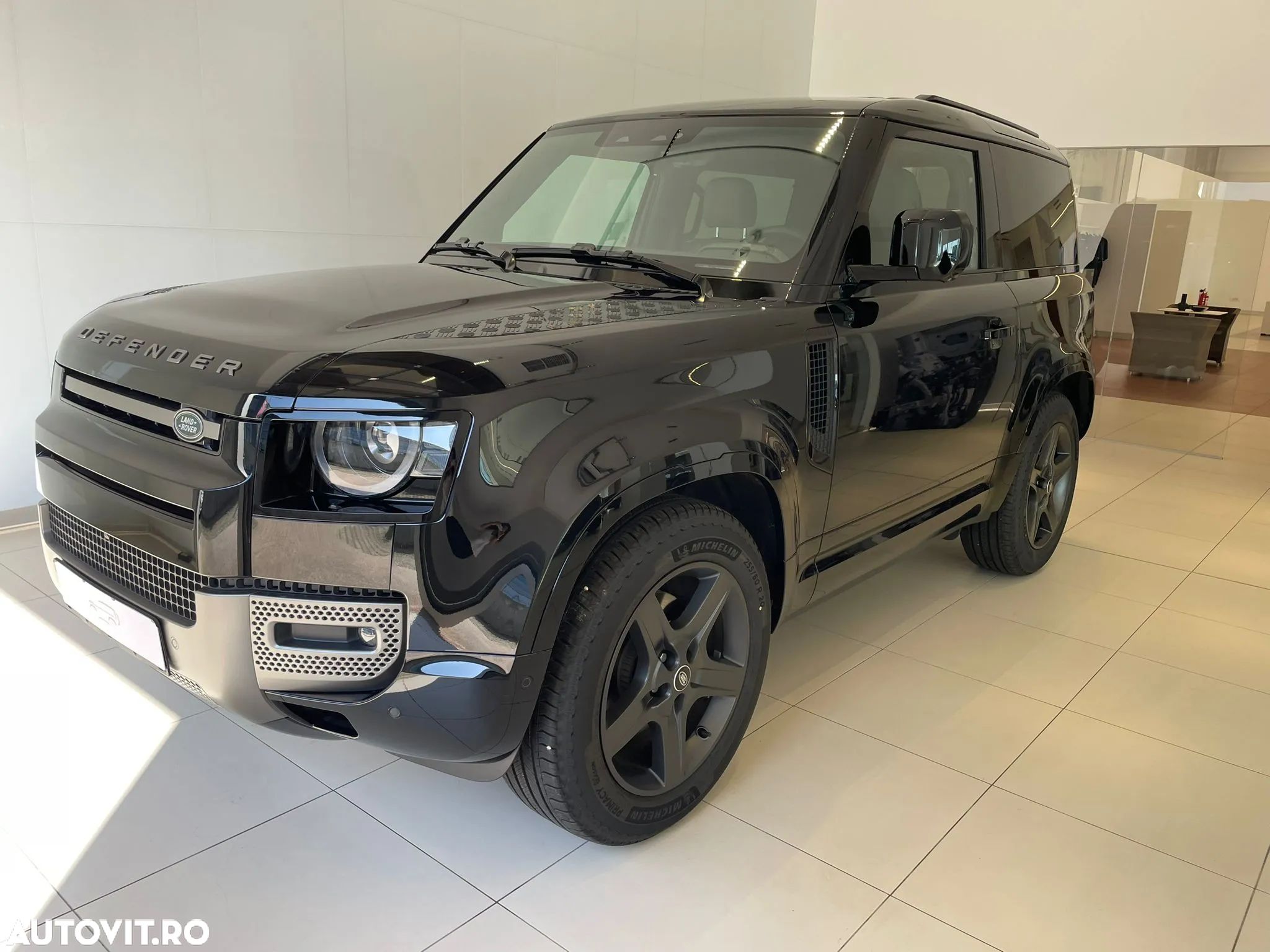Land Rover Defender - 1