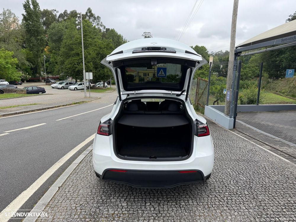 Tesla Model Y - 9