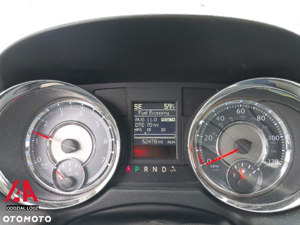 Chrysler Town & Country - 12