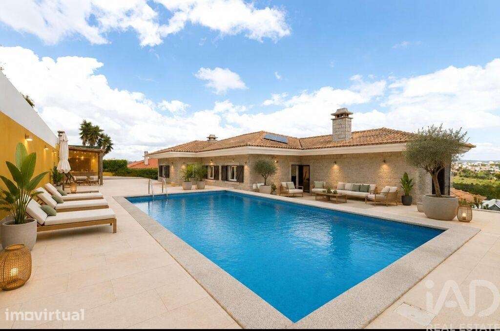 Casa / Villa T5 em Barcarena de 301 m2 - Grande imagem: 3/35