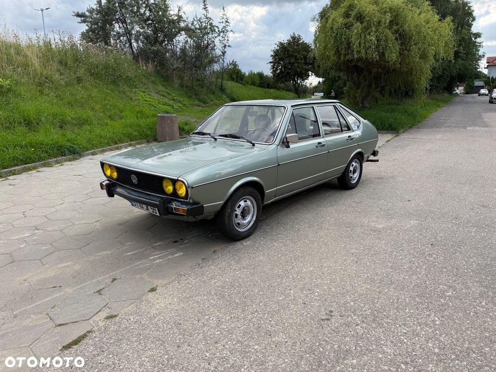 Volkswagen Passat - 1