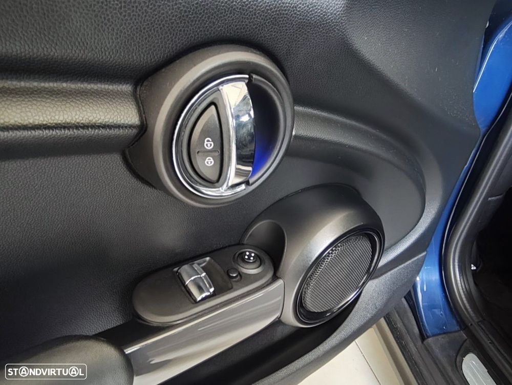 MINI 3 Portas One - 17