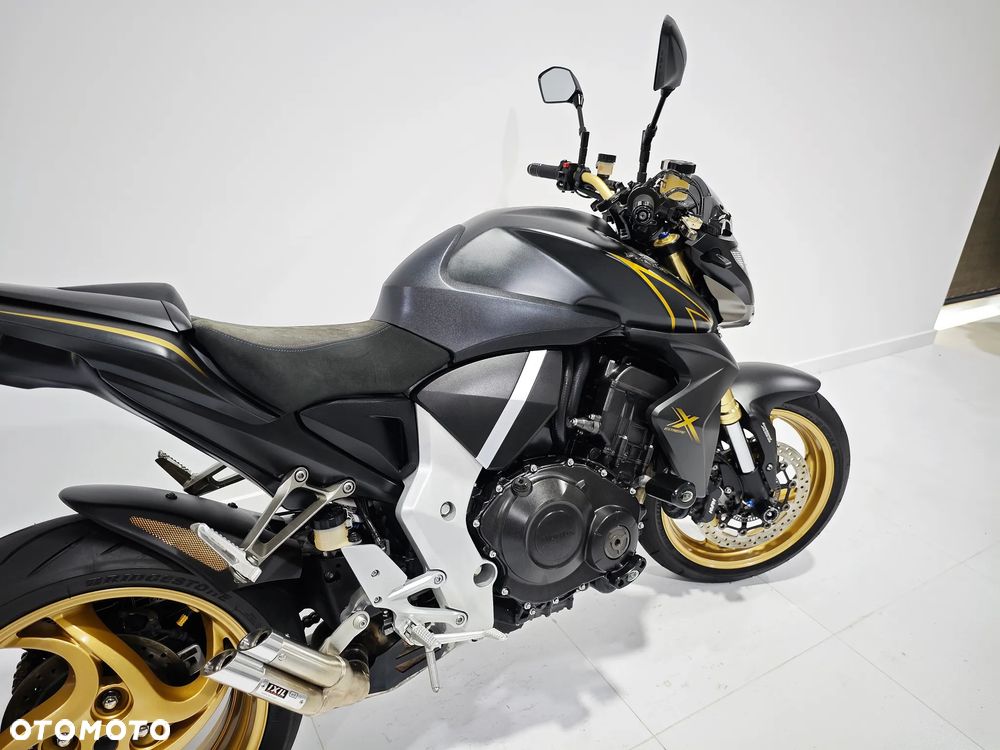 Honda CB - 12