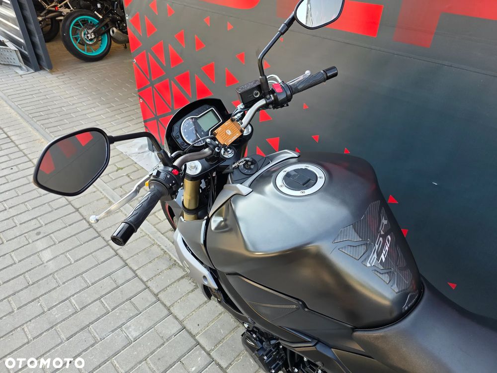 Suzuki GSR - 20