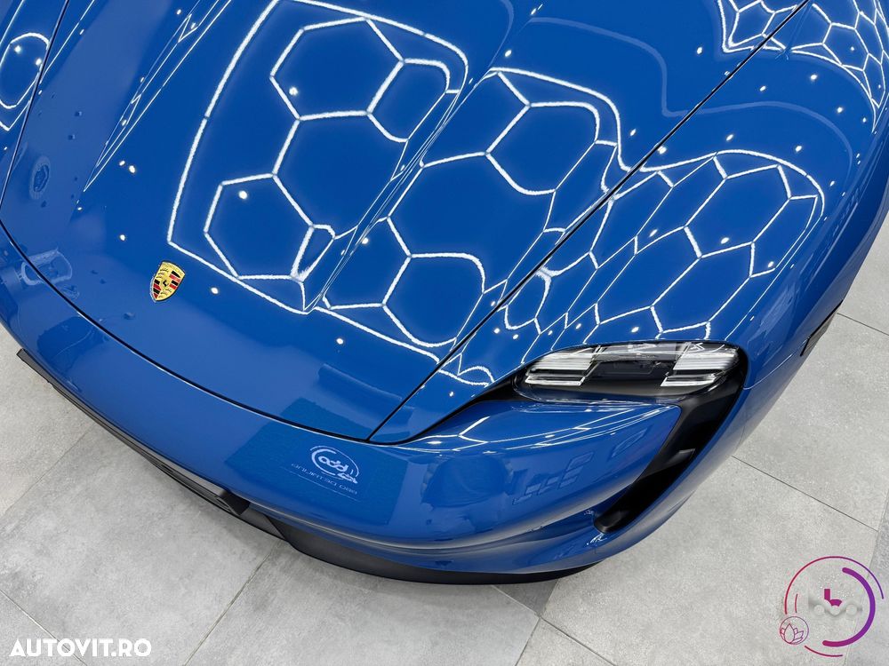 Porsche Taycan - 8
