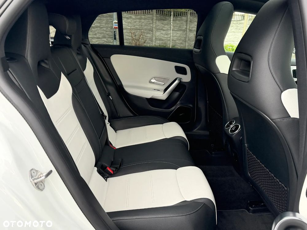 Mercedes-Benz CLA 250 4-Matic AMG Line 7G-DCT - 21