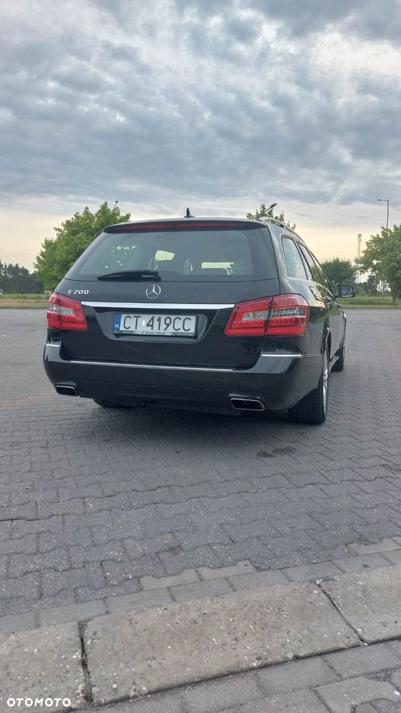 Mercedes-Benz Klasa E 200 CGI BlueEFFICIENCY 7G-TRONIC Avantgarde - 4