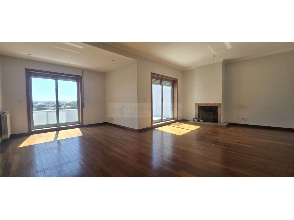 Excelente apartamento T5 Duplex - Grande imagem: 4/25