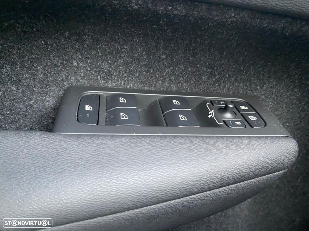 Volvo XC 40 1.5 T5 PHEV Momentum Plus - 7