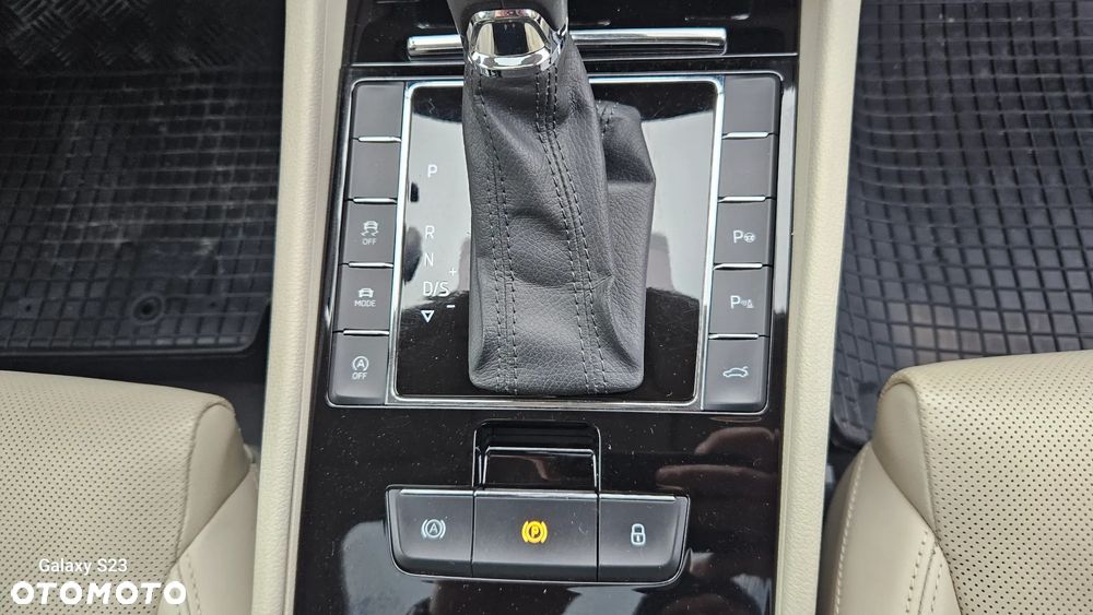 Skoda Superb 2.0 TDI DSG Premium Edition - 10