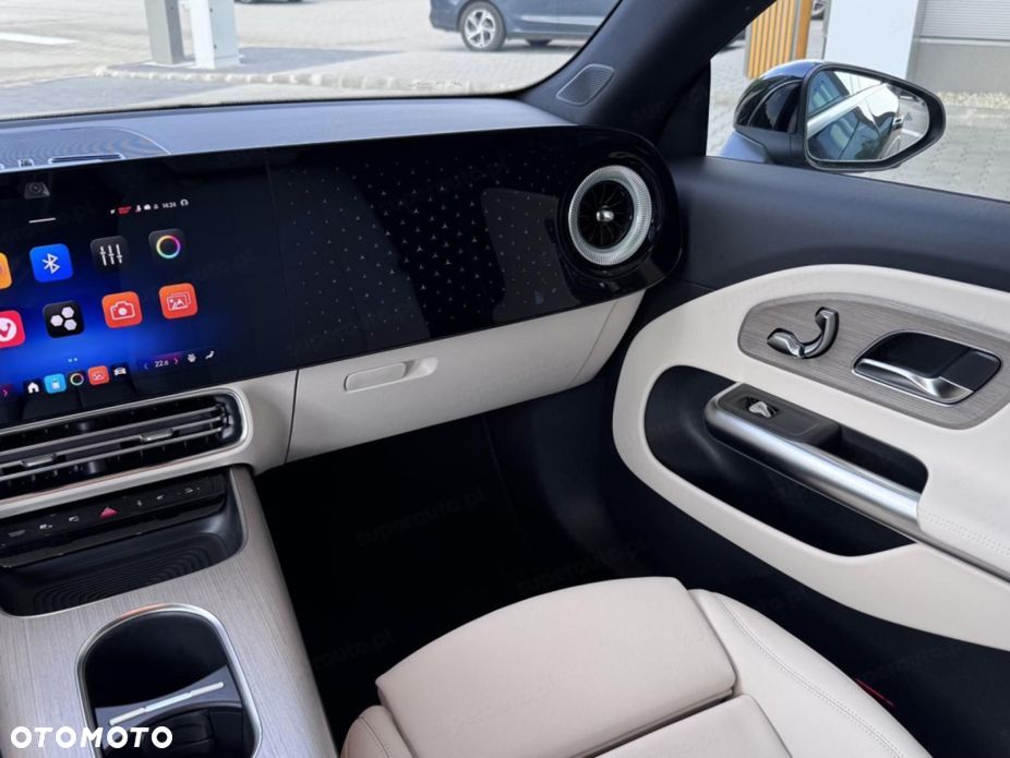 Mercedes-Benz CLA - 12