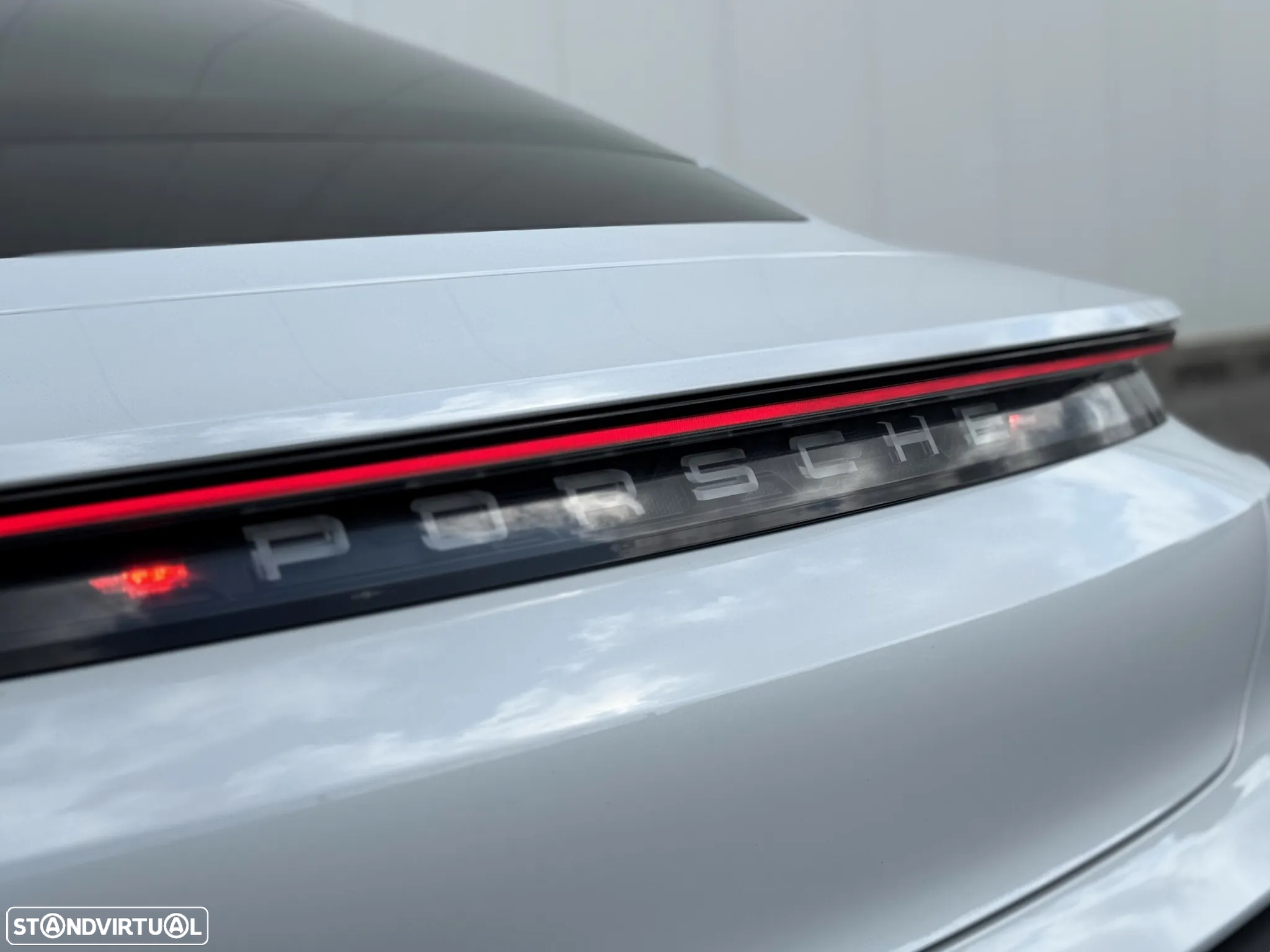 Porsche Taycan Turbo - 12
