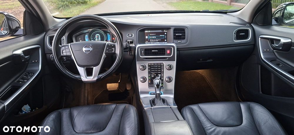 Volvo V60 D6 AWD Plug-in Hybrid Summum - 12