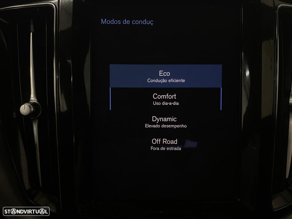 Volvo XC 60 2.0 B4 Momentum Plus Geartronic - 30