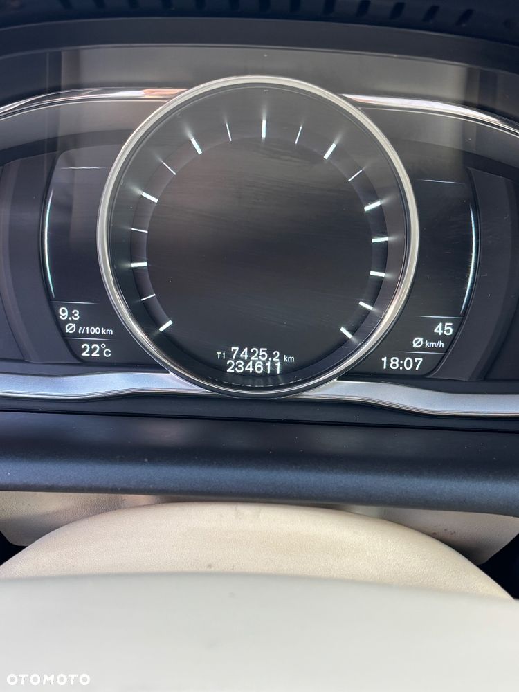 Volvo XC 60 B5 B AWD Essential - 24