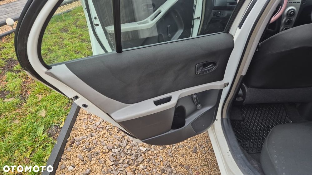 Toyota Yaris 1.0 Luna A/C - 12