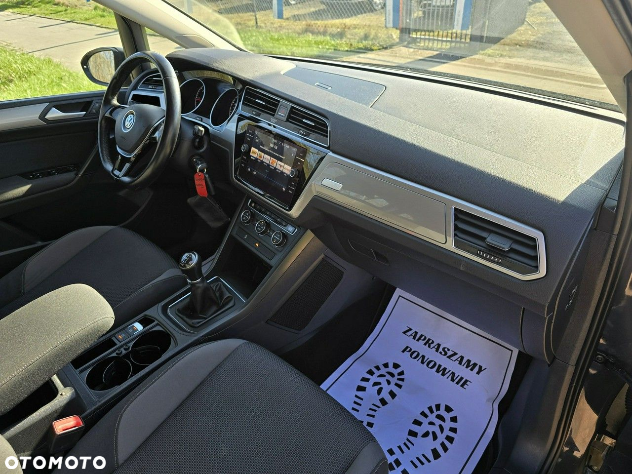 Volkswagen Touran - 23