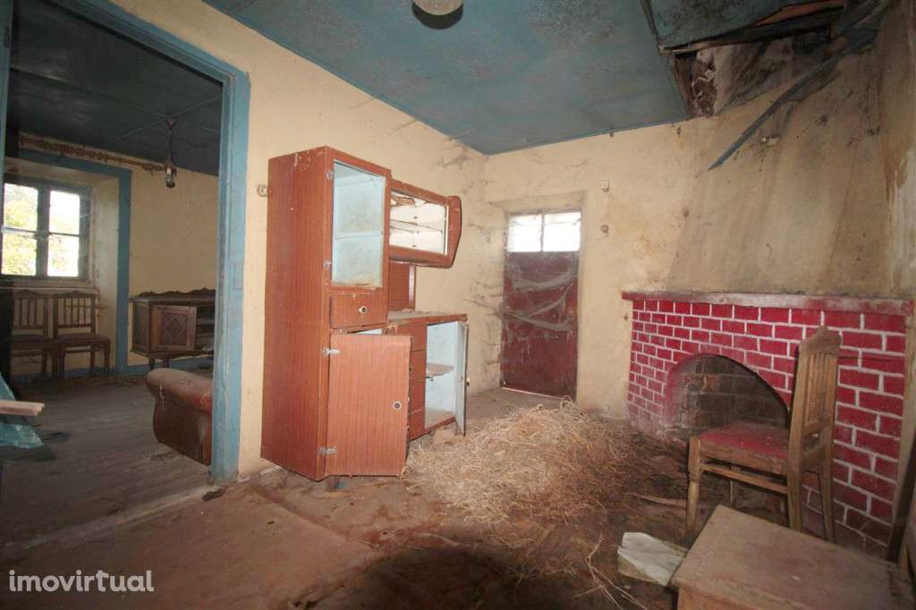 Moradia para Reconstruir - Grande imagem: 2/3