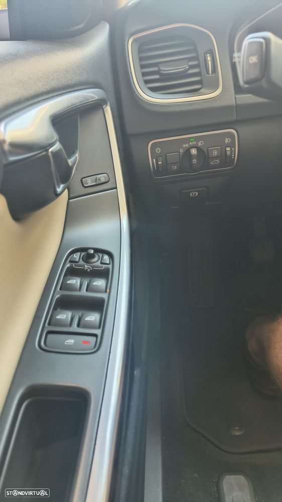 Volvo V60 2.0 D3 Momentum - 18
